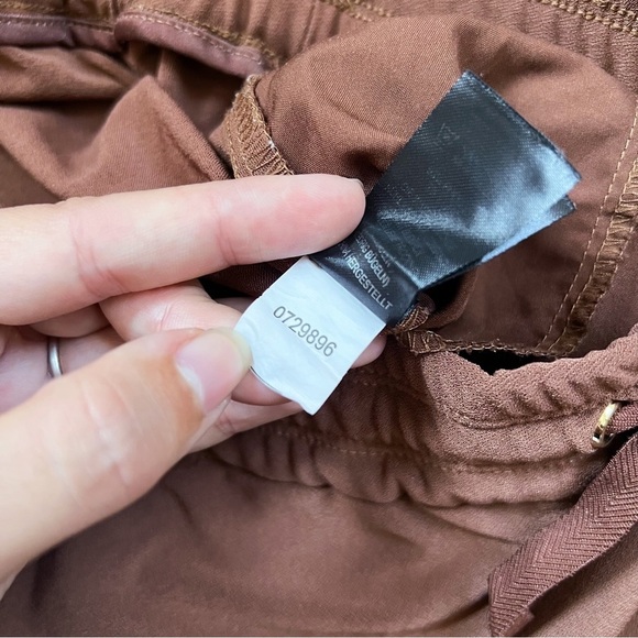 Joie • pull on pants tapered leg brown knit drawstring waist split hem jogger - Picture 6 of 10